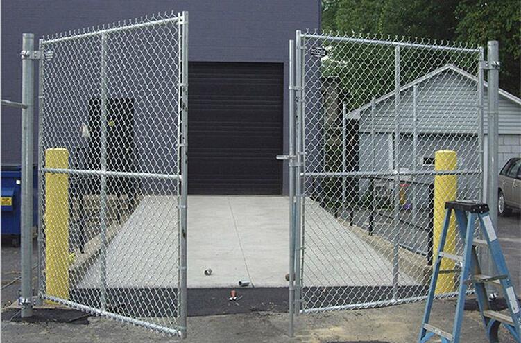 swing gate of temporary chain link fence