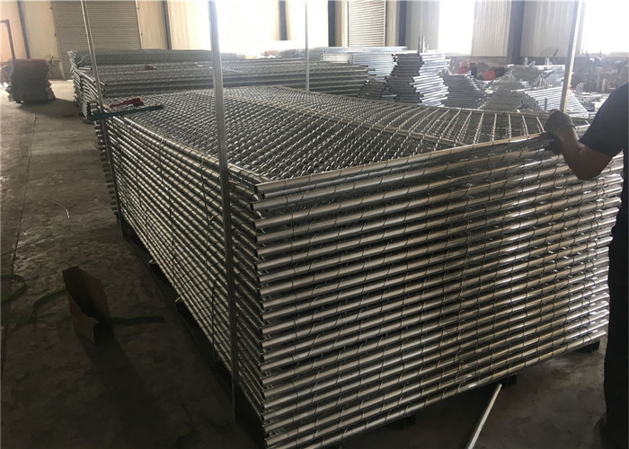 temporary chain link fence panels packed into steel pallet tightly
